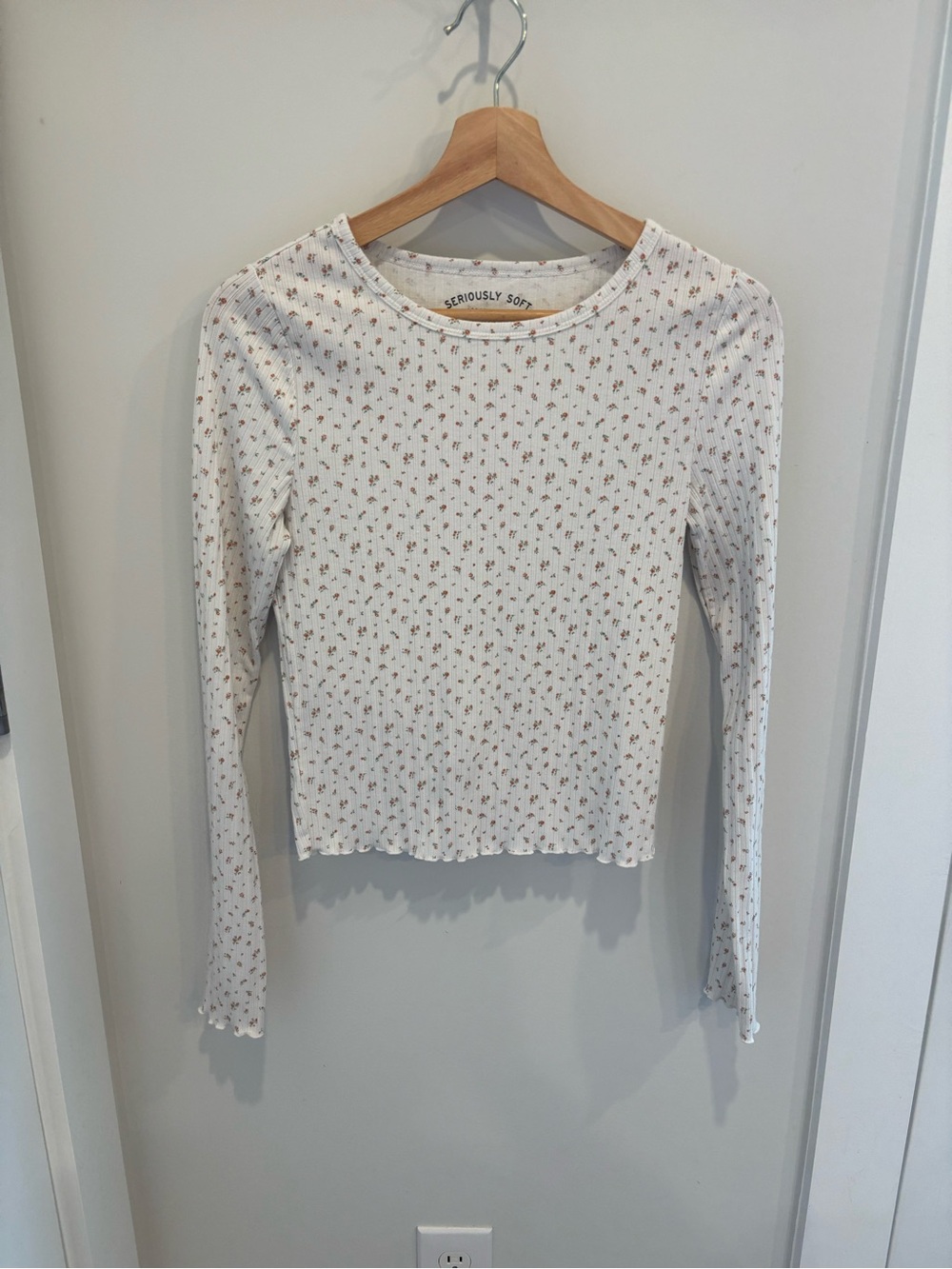 Aeropostale White Long-Sleeve Floral Ribbed Tee